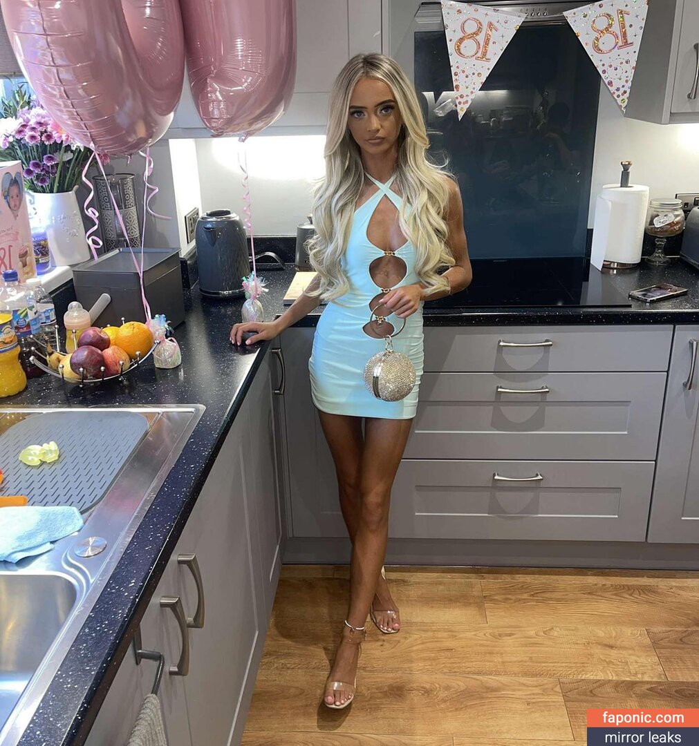 amy_nicolexx, amythompson893, petitesneakylink Nøgen Læk OnlyFans Foto #6