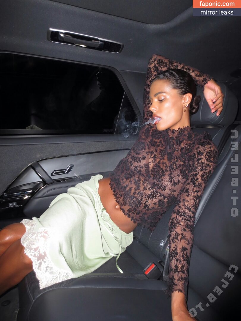Tina Kunakey, tinakworld, tinariccia Nøgen Læk  Foto #1