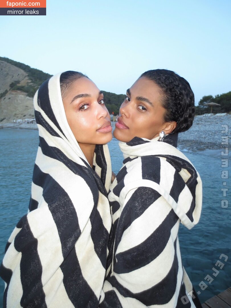 Tina Kunakey, tinakworld, tinariccia Nøgen Læk  Foto #2