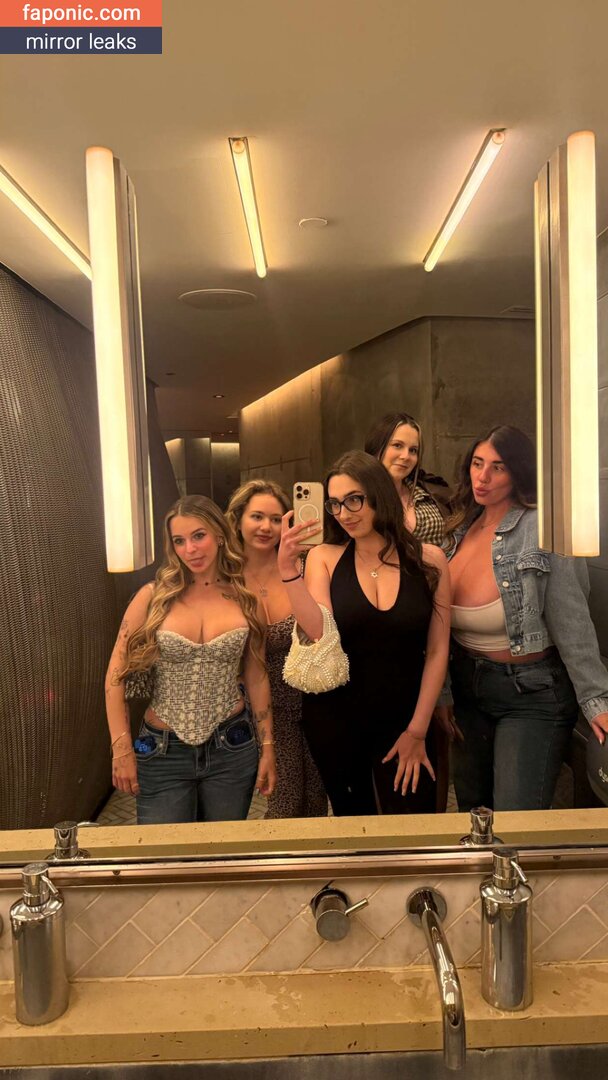 Yellz0, Yellz1, bigtittygothegg, yellz Nøgen Læk OnlyFans/Patreon Foto #4