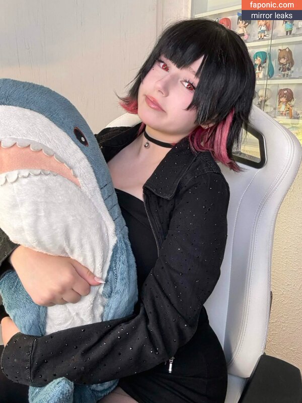 Upminaa, https: Nøgen Læk  Foto #343
