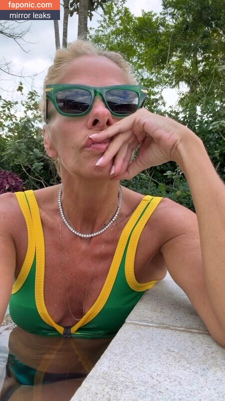 Adriane Galisteu, galisteuoficial Nøgen Læk  Foto #330